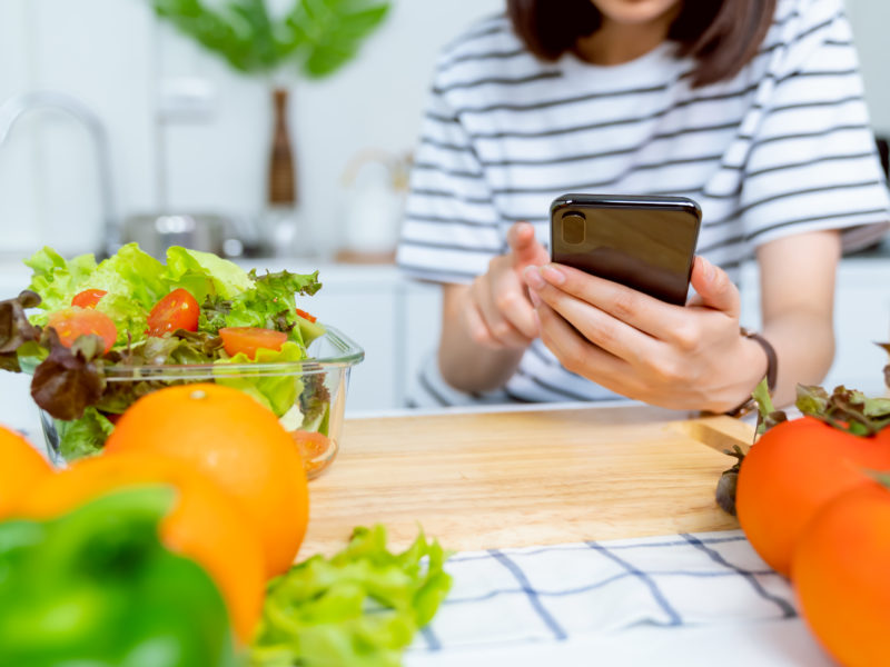 Pemesanan secara daring untuk makanan segar seperti sayuran dan buah-buahan meningkat secara drastis pasca-COVID-19.